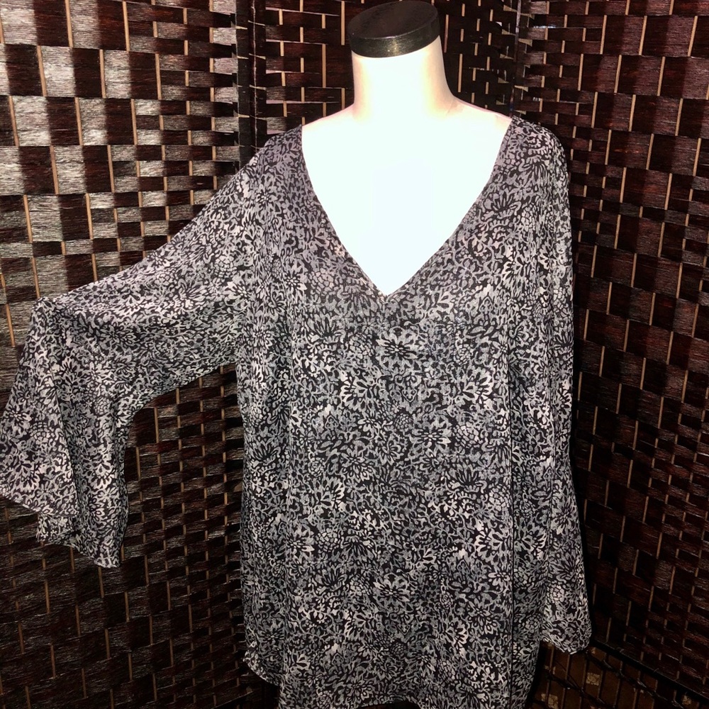 Violet & Claire black print top 1x